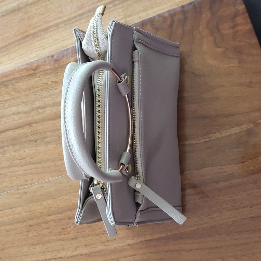 NWOT Crossbody purse with attachable strap - Picture 3 of 9
